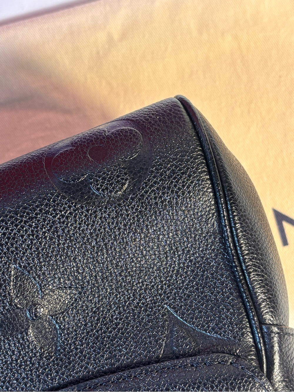 Louis Vuitton New Model Favorite Noir - Picture 10 of 16